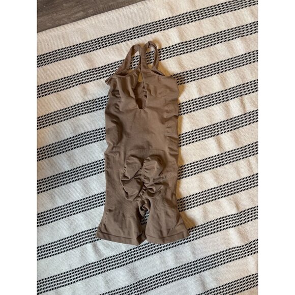 Yitty Nearly Naked 1x Shapewear Mid Thigh Bodysuit XL/XXL Moody B Taupe - Picture 6 of 7